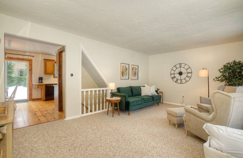 Beechwood House | Family Home Near Beaches & Downtown w/Foosball