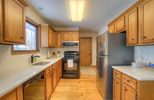 Beechwood House | Family Home Near Beaches & Downtown w/Foosball