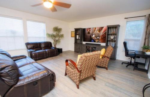 San Antonio House | Family Home ~Pool ~SeaWorld Nat'l Shooting Complex