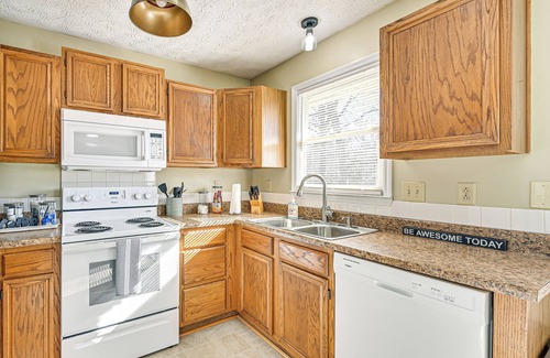 Lexington House | Family Home w/Ping-Pong & Fire Pit in Lexington