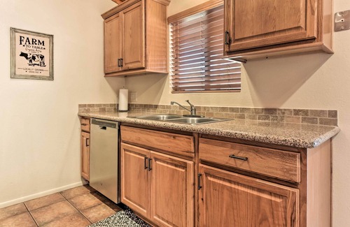 Coyote Corridor House | Family Home - Walk to Golf Course & Park