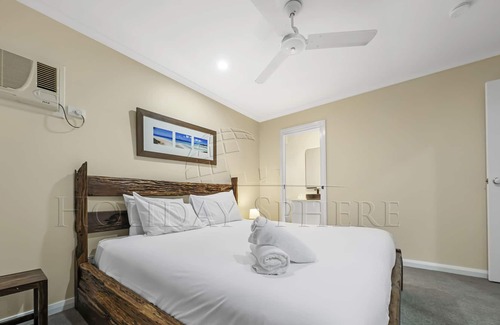 Oxenford Apartment | Family Home with Pool Close to Theme Parks