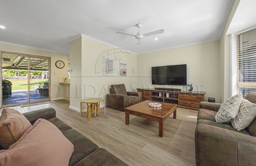 Oxenford Apartment | Family Home with Pool Close to Theme Parks