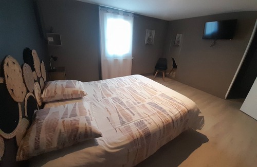 Riberac House | Family home with pool close to town center