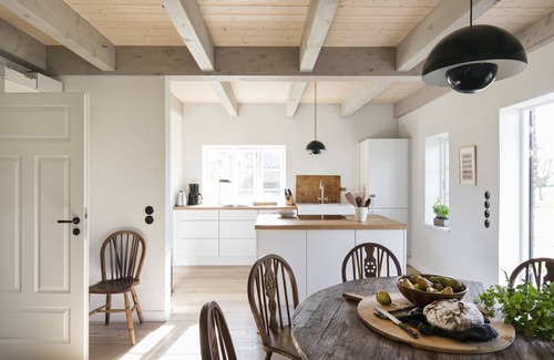 Holzdorf House | Family idyll under thatch with stove and sauna