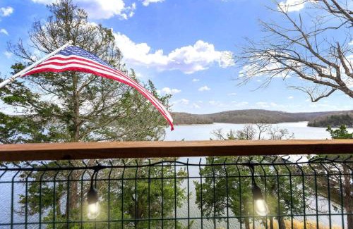 Kaiser House | Family Lakefront Oasis - Picture Perfect Retreat