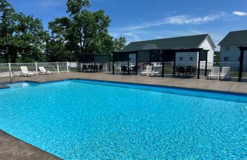 Kaiser House | Family Lakefront Oasis - Picture Perfect Retreat