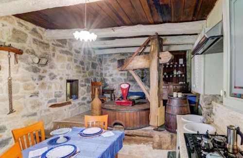 Roccafluvione House | Family Mill Stay with BBQ