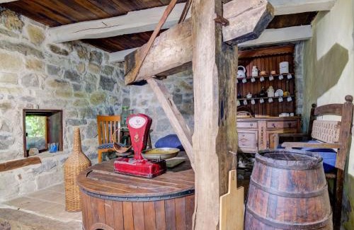 Roccafluvione House | Family Mill Stay with BBQ