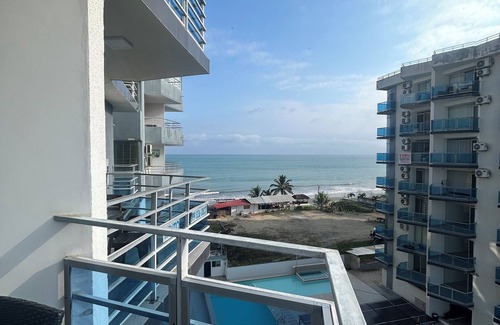 Tonsupa Apartment | Family Oasis in Tonsupa – Spacious 3-BR Apartment with AC Near the Beach