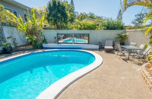 Labrador House | Family Oasis: Pool, BBQ, Central Gold Coast Fun!