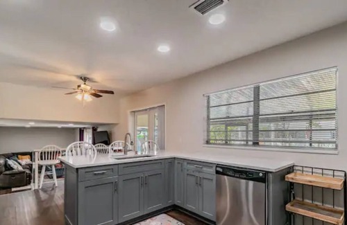 Country Place House | Family Paradise Getaway - N. Tampa - Sleeps 12!