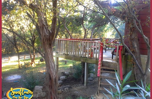 Concan House | 🌻Family-PERFECT for 8, Mountain View, *Next to NEAL's!* & Riverfront Access!