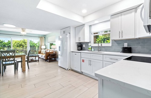 Satellite Beach Condo | Family & Pet Friendly Condo on the Beach w/Large Heated Pool 🏖️