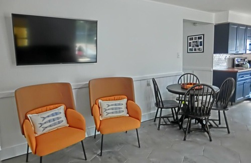 Weeki Wachee Gardens House | Family & Pet-Friendly River Escape w/Kayaks, Manatees & Outdoor Fun!