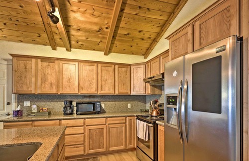Groom Creek Cabin | Family Prescott Sanctuary w/ Games, Yard & Sunroom