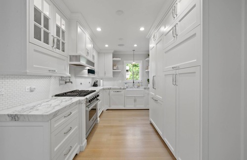 Country Club Estates House | Family Retreat, 3BR each with Ensuite, Lakeside Community