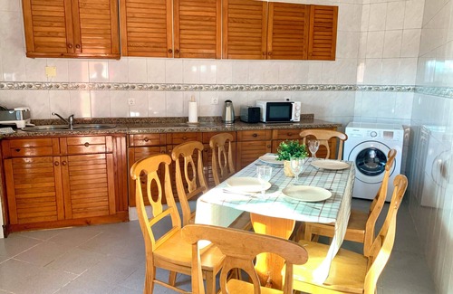 Santa Marinha Villa | Family Retreat: 5 min to D. Luis I Bridge & Metro