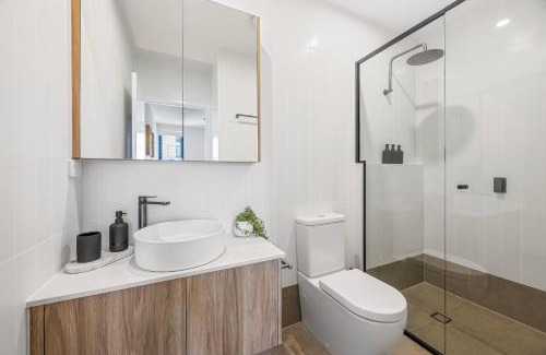 Mount Gravatt East Apartment | Family Retreat - Free Secure Car Park, Garden City Westfield Shopping, Restaurants