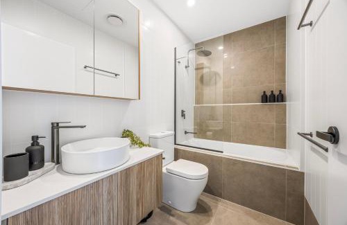 Mount Gravatt East Apartment | Family Retreat - Free Secure Car Park, Garden City Westfield Shopping, Restaurants