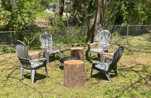 Leslie Estates House | Family Retreat Get Away