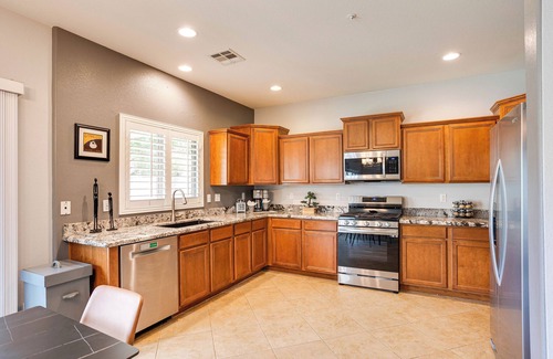 Gilbert House | Family Retreat Gilbert Style. Community Pool. Pet Friendly.
