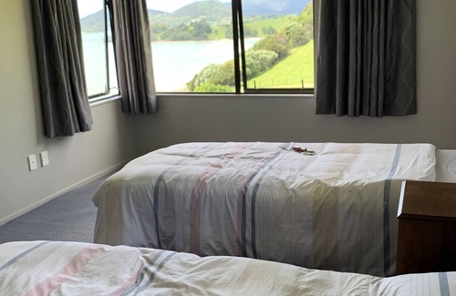 Tamaterau House | Family retreat- harbour views
