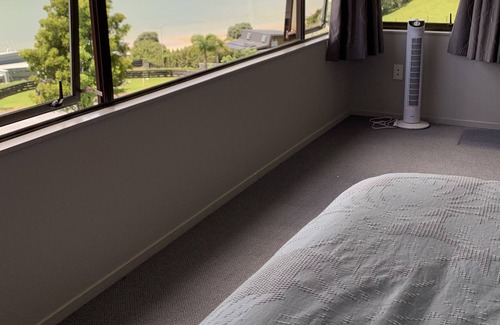 Tamaterau House | Family retreat- harbour views