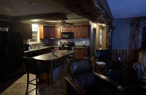 Hoxie House | Family Retreat /Sportsman’s Paradise near Lake Charles and Black River