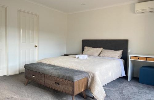 East Tamaki House | Family Retreat with Playground Views in East Tamaki