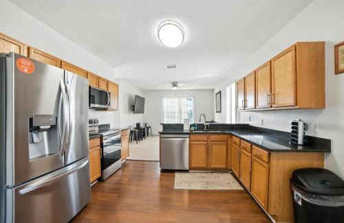 Sunset Ridge House | Family Retreat with Private Pool near Disney! residence