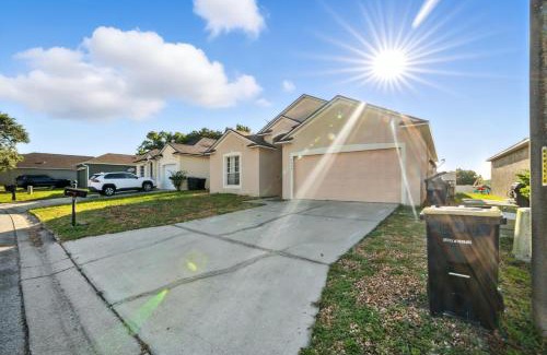 Sunset Ridge House | Family Retreat with Private Pool near Disney! residence