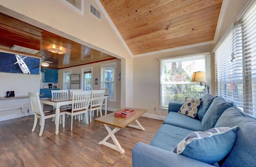 Independence Square Cottage | Family Reunion Sleeps 30 people
