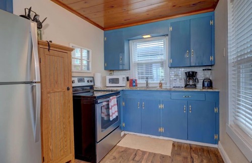 Independence Square Cottage | Family Reunion Sleeps 30 people