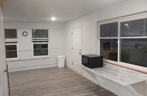 Richfield Apartment | family reunion HQ. 8 beds 2 bathrooms and a hot tub!