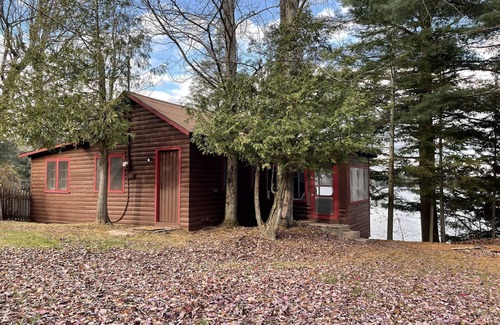 Cranberry Lake House | Family Reunion Waterfront Paradise! Private Lake. Boats included!