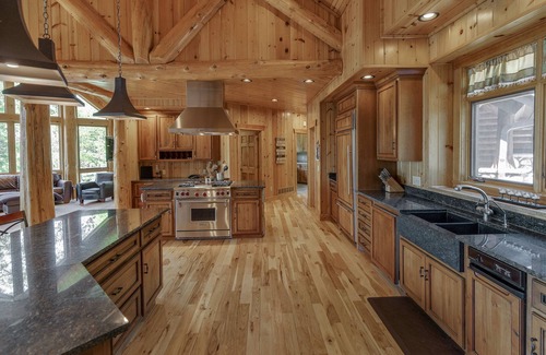 Longville Cabin | Family reunions at a large log cabin, lodge, family reunions, lake front