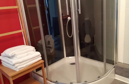 Thiers House | Family room comforts up to 5 people