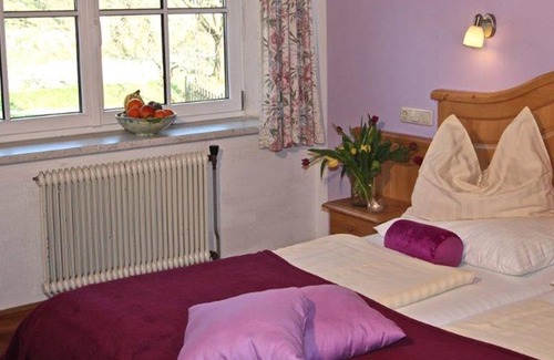 Tiefgraben Apartment | Family Room - Organic Farm Kasleitner (3 flowers)