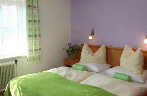 Tiefgraben Apartment | Family Room - Organic Farm Kasleitner (3 flowers)