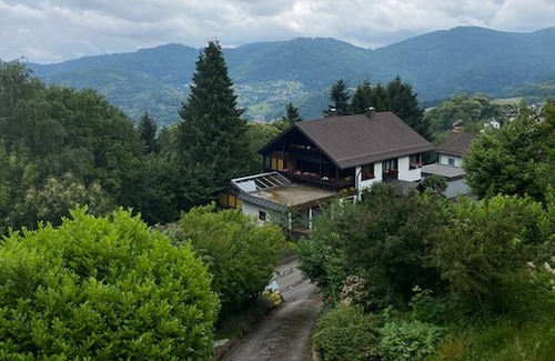 Neusatzeck Apartment | Family room with approx. 22sqm, shared bathroom / shared WC, max. 4 persons