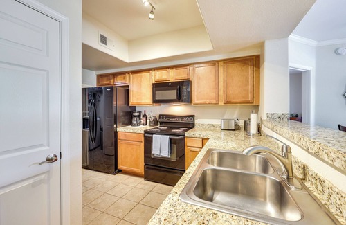 North Scottsdale Condo | Family Scottsdale Condo: Access to Pool & Hot Tub