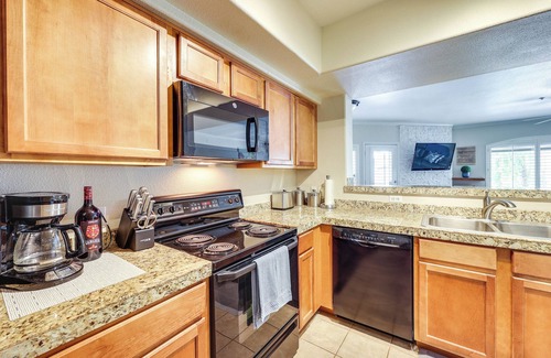 North Scottsdale Condo | Family Scottsdale Condo: Access to Pool & Hot Tub