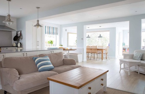 East Wittering House | Family Seaside Retreat/5 min to Beach
