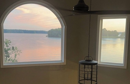 Eddyville House | Family-size home @ Lake Barkley- .5 mile from Mineral Mounds golf course & Ramp