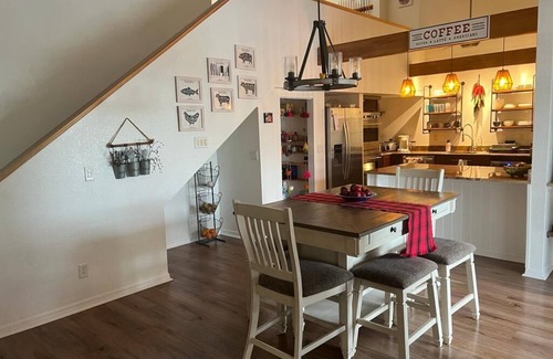 Pine Valley House | family size house lake view, with pool and pet friendly