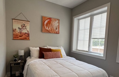 Bronzeville House | Family-sized 4 bedroom Oasis, 5 minutes from McCormick place and White Sox park