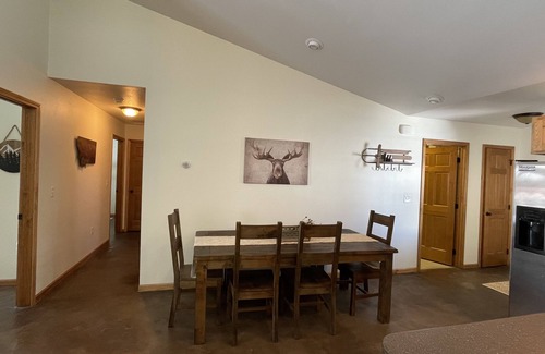 Red Lodge Condo | Family sized cozy cabin with yard to play & hot tub- 5 min to town!