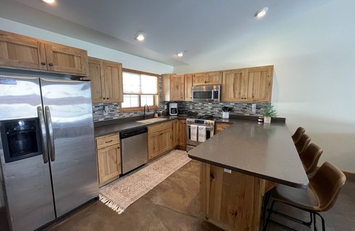 Red Lodge Condo | Family sized cozy cabin with yard to play & hot tub- 5 min to town!