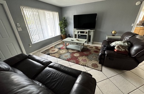 Fort Myers House | Family-sized house with only 5 minutes away from downtown!